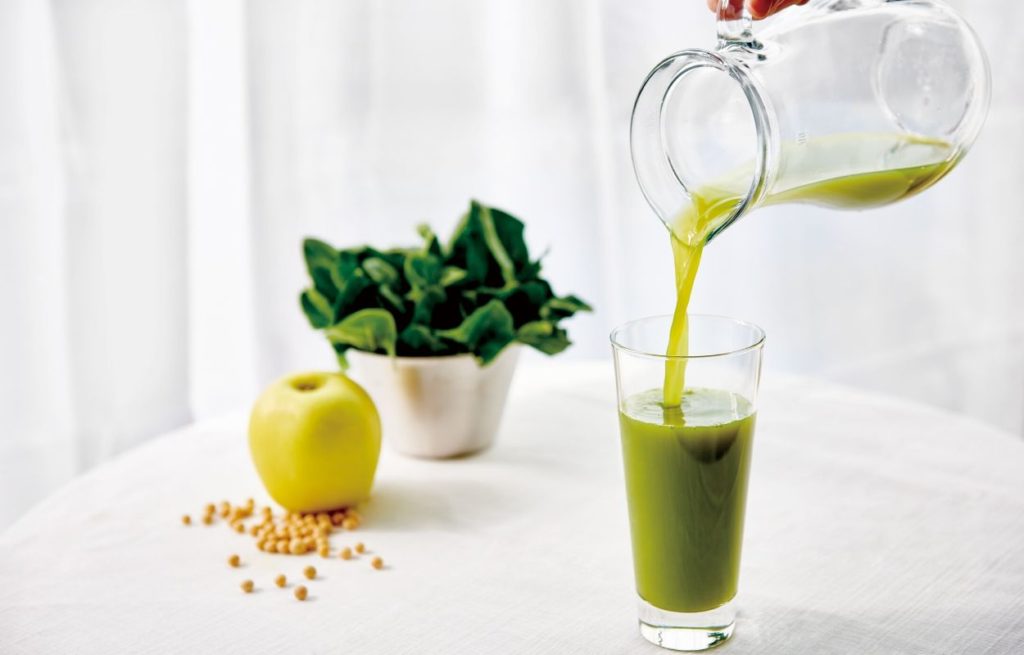 zeleni sok, zdravlje, organizam, cijeđeni sok, zeleno lisnato povrće, hladno prešanje